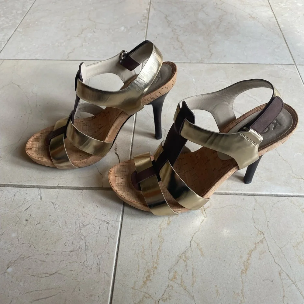 Michael Kors metallic gold and brown heel - Picture 2 of 4